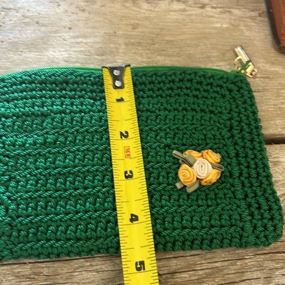 None accessorize this